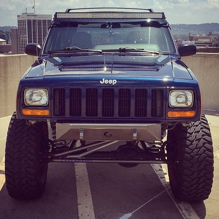 CavFab FRONT BUMPER [STUBBY] (XJ / MJ) - Offroad Outfitters